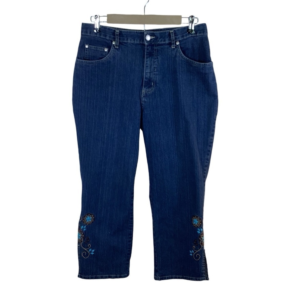 St. John’s Bay Stretch Women’s Denim Cropped Jeans W/Embroidery On Legs.  Sz 10